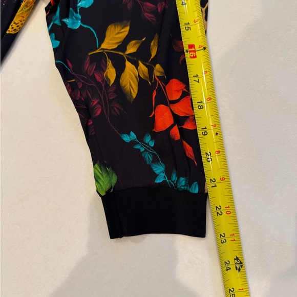 Alice + Olivia Butterfly Print Silk Top - Picture 9 of 12